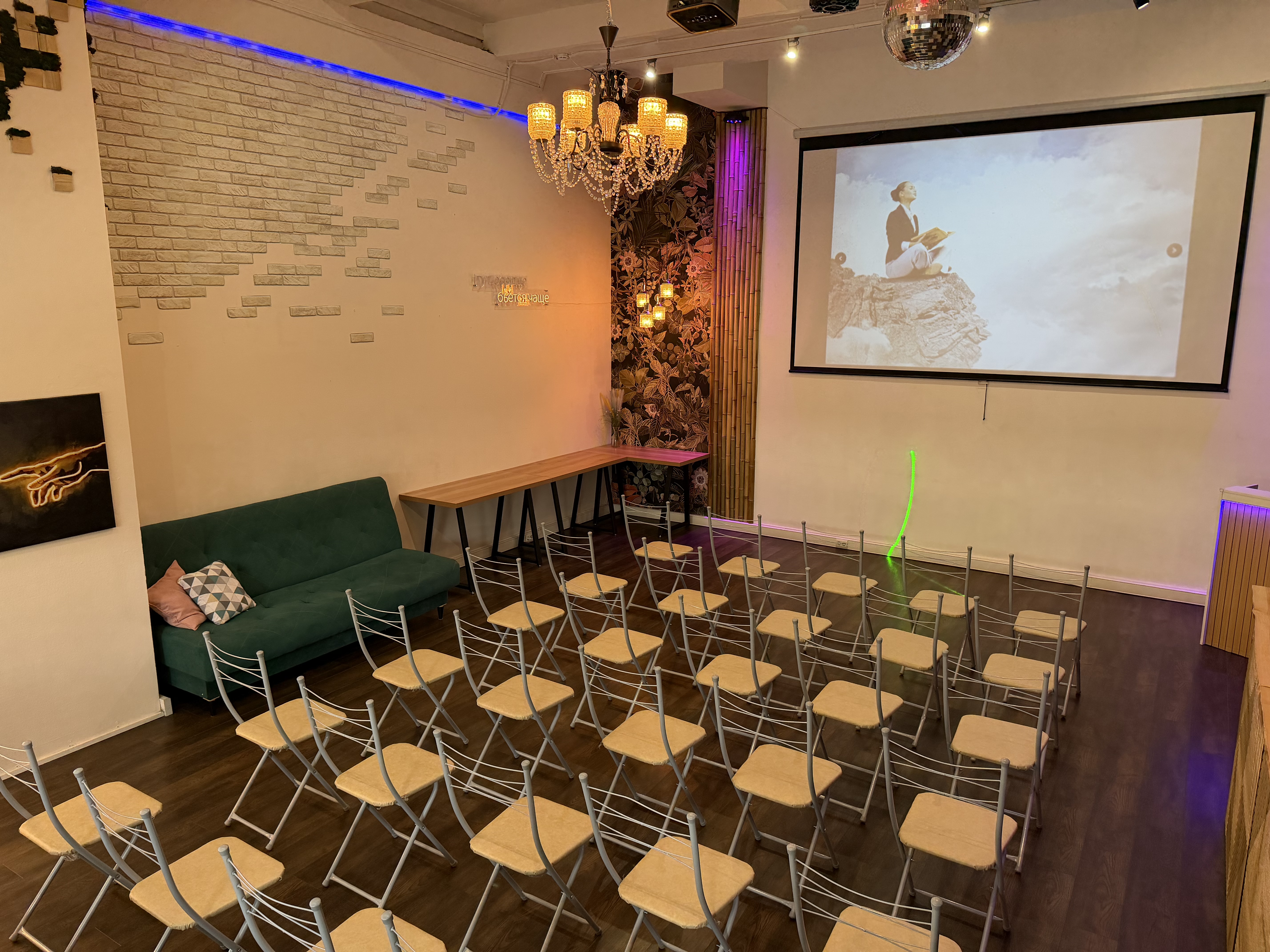 Фотография 11 площадки Лофт в центре Москвы с высоким потолком и зоной кухни