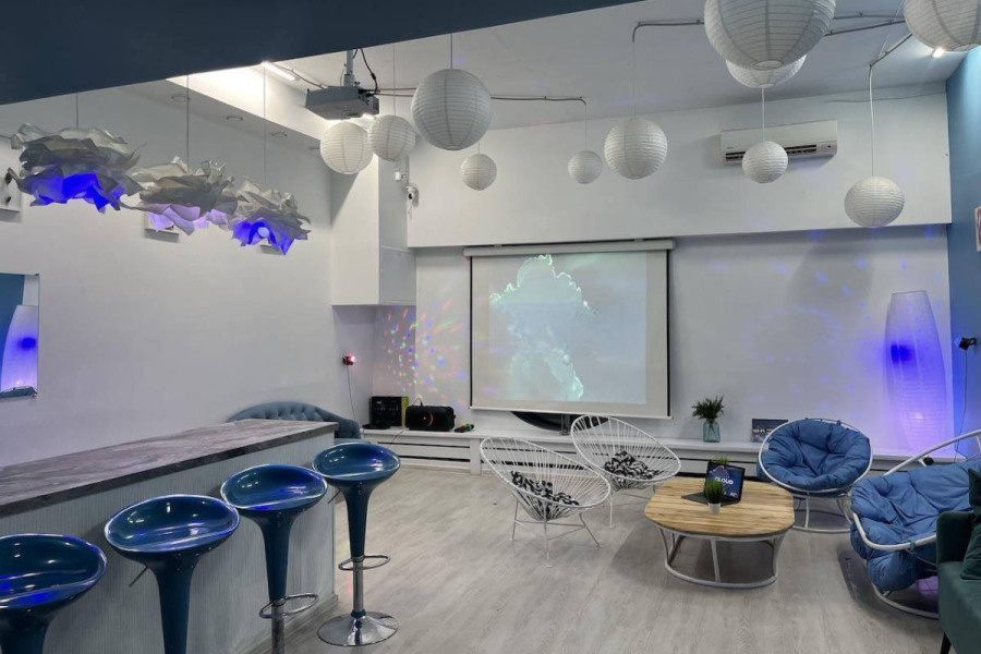 Фотография 1 площадки Светлый лофт с караоке и подвесным креслом, 8 минут от метро