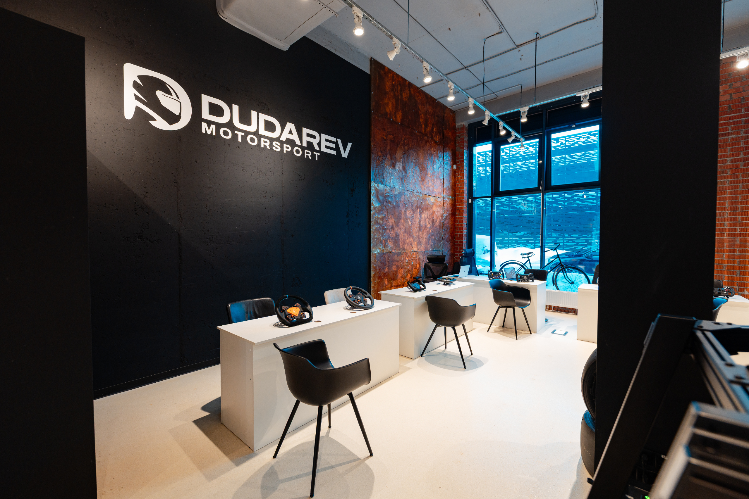 Фотография 2 площадки Уникальное пространство с симуляторами гонок