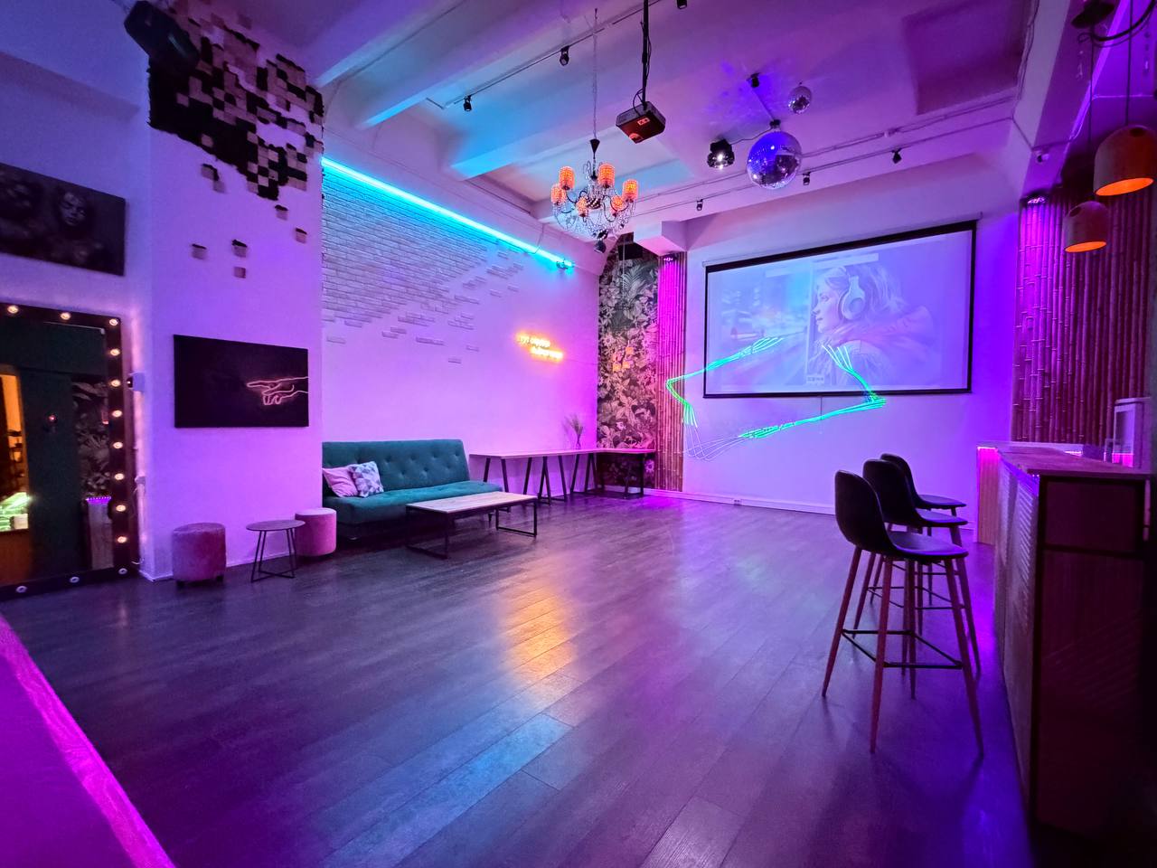 Фотография 4 площадки Лофт в центре Москвы с высоким потолком и зоной кухни