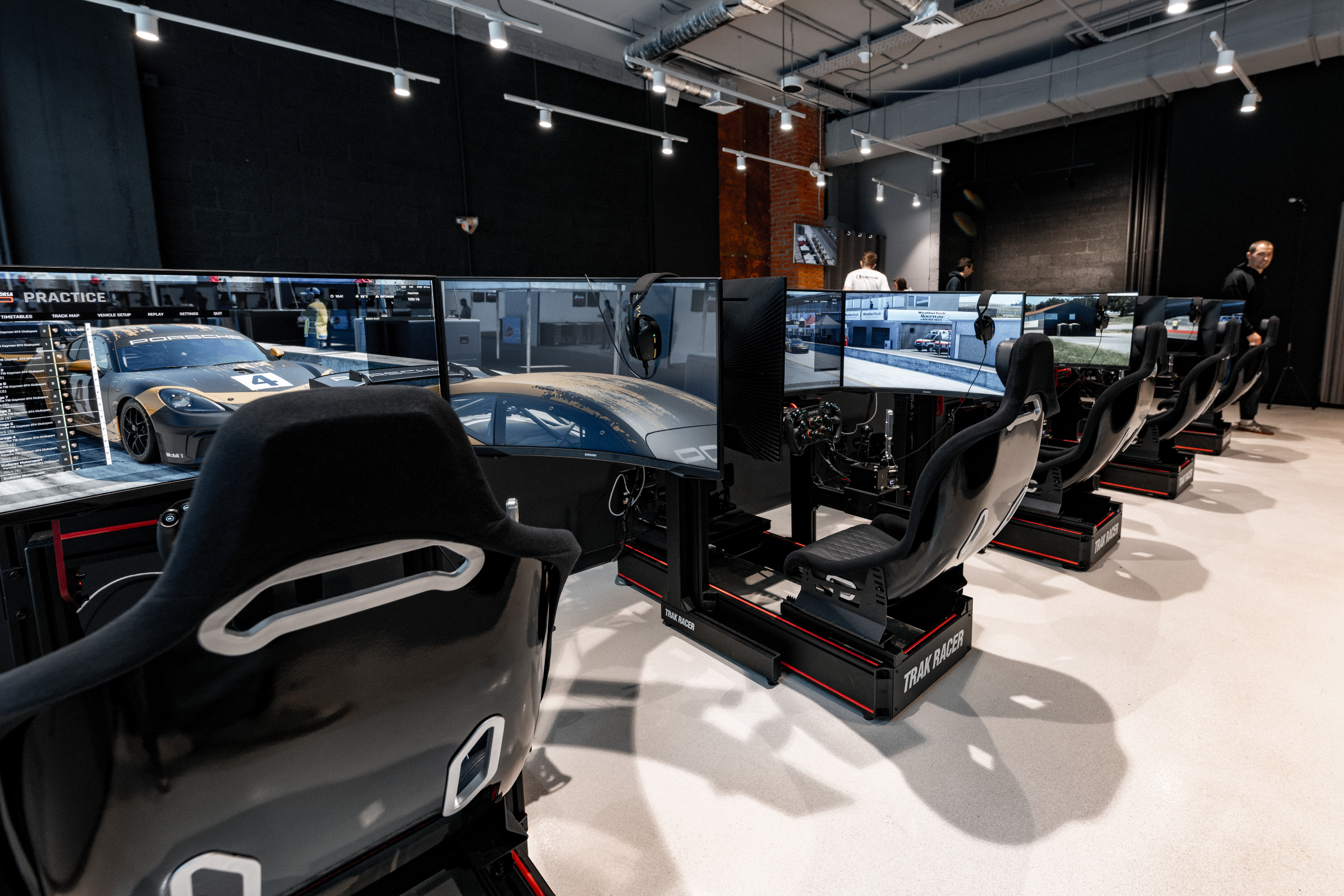 Фотография 3 площадки Уникальное пространство с симуляторами гонок