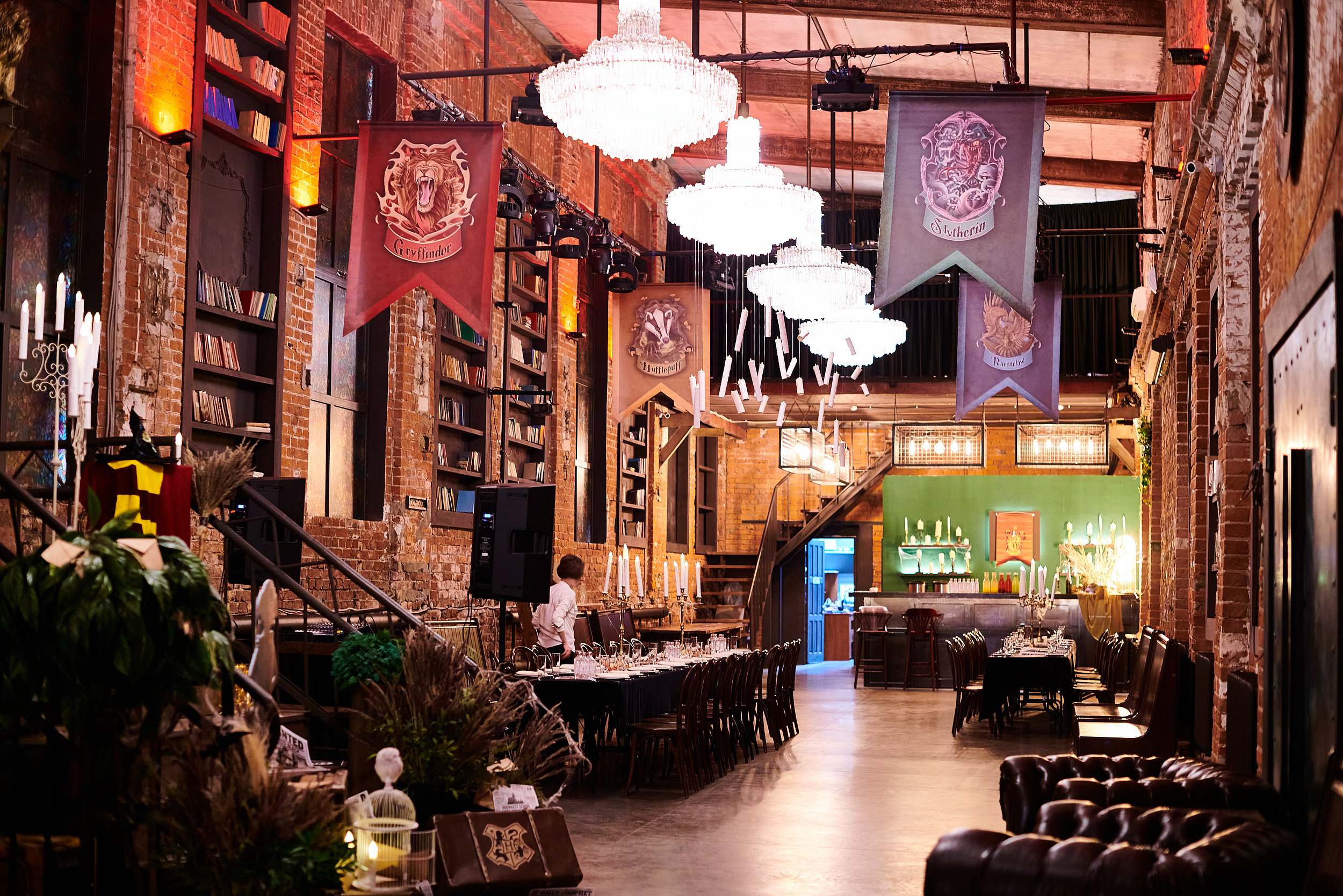 Фотография 11 площадки Атмосферный лофт с высокими потолками, витражами и люстрами