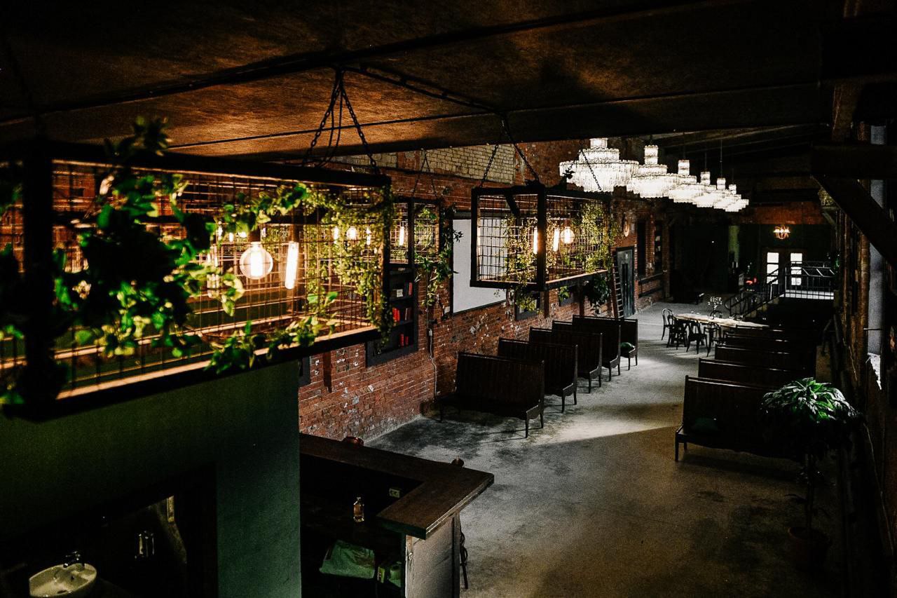 Фотография 4 площадки Атмосферный лофт с высокими потолками, витражами и люстрами