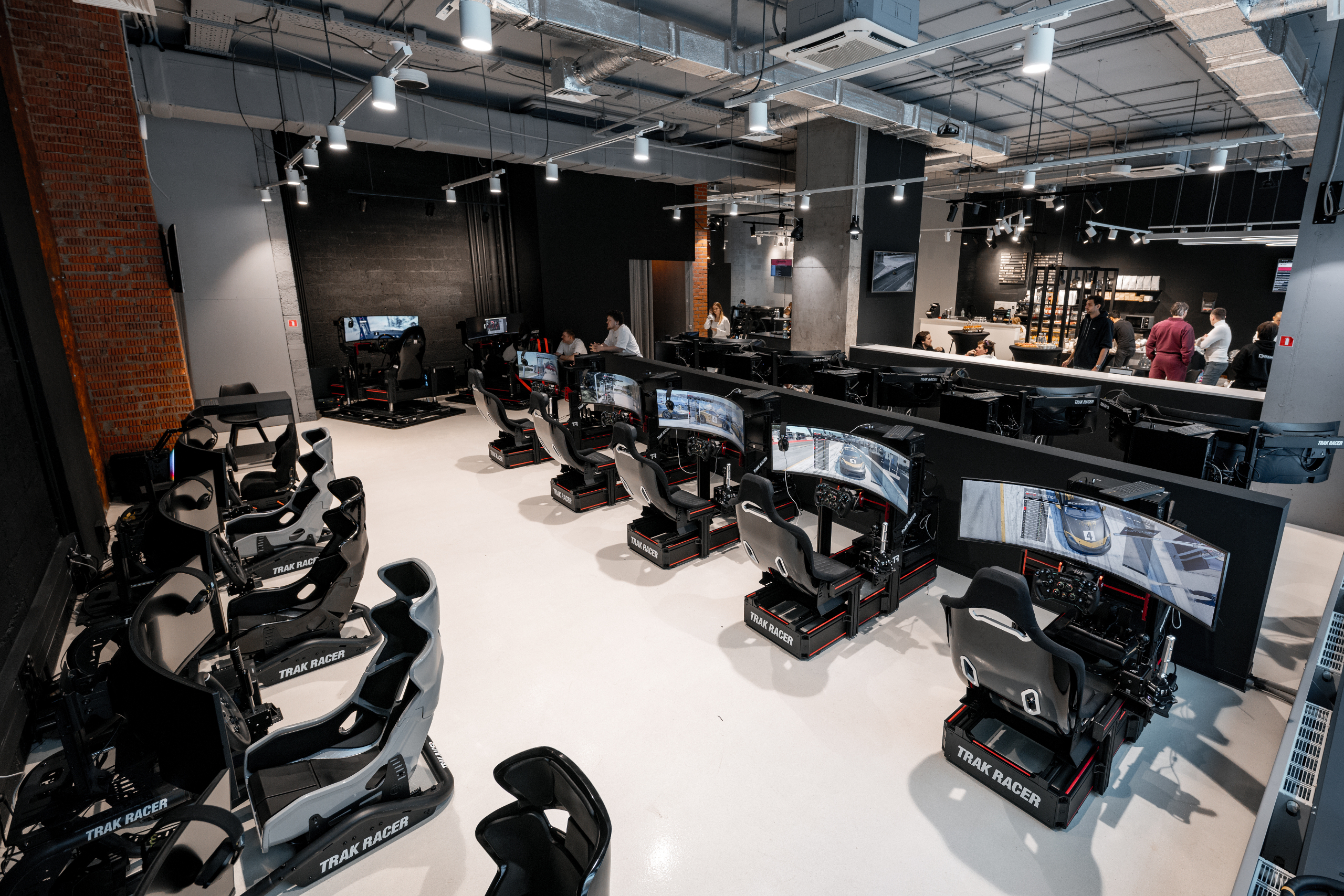 Фотография 4 площадки Уникальное пространство с симуляторами гонок