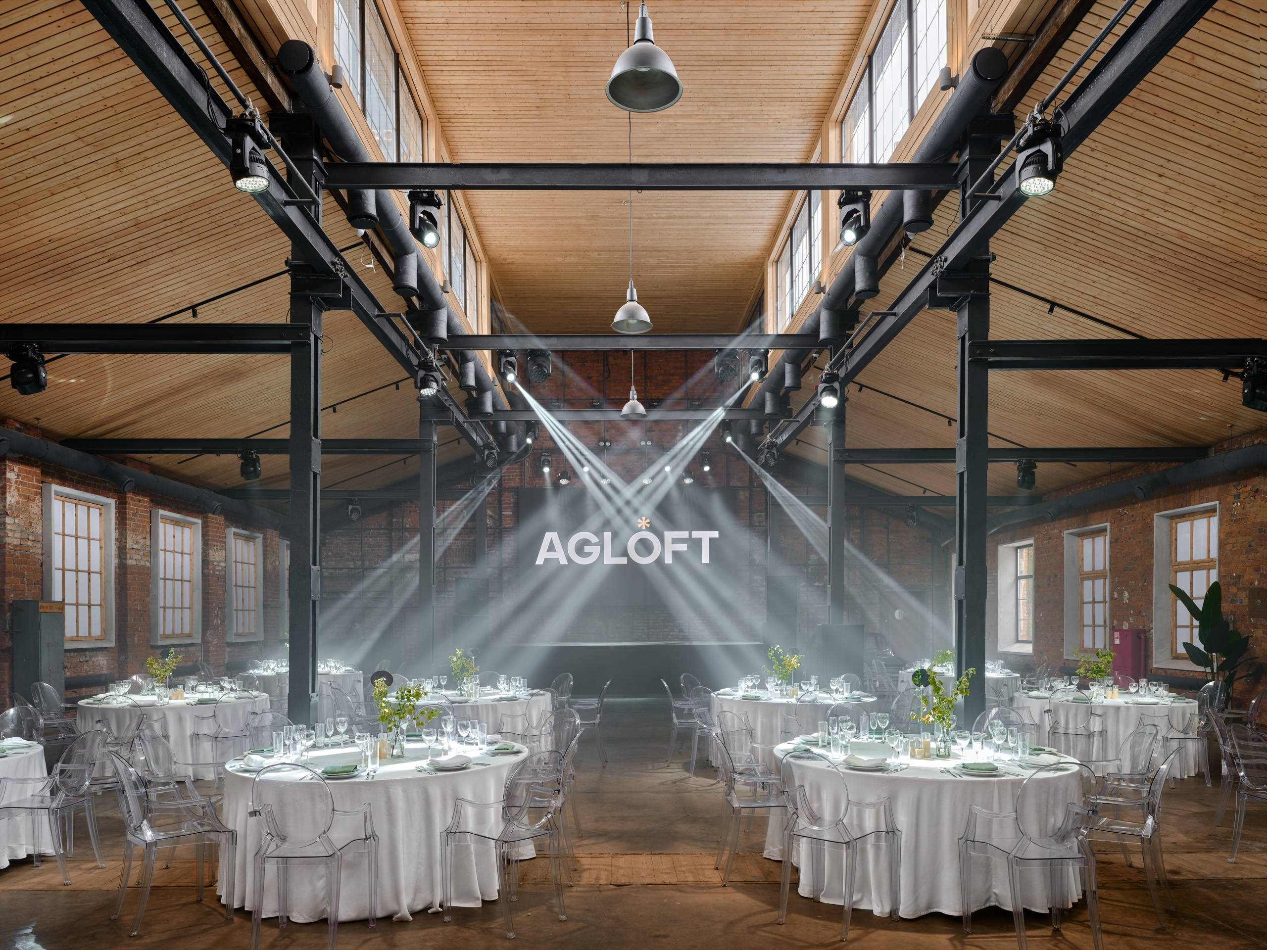 Фотография 3 площадки Двухуровневый лофт с высокими потолками и панорамными окнами