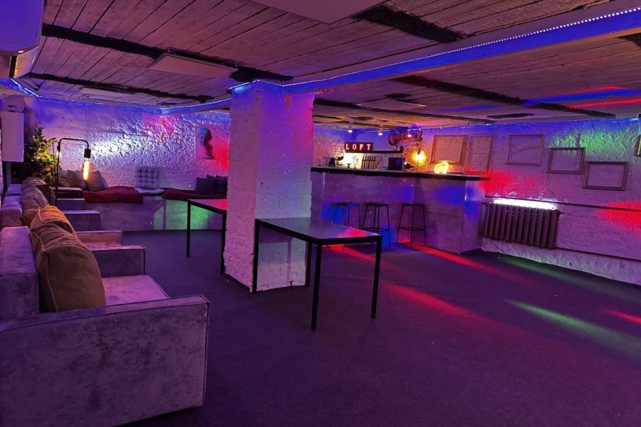 Фотография 1 площадки Неоновый лофт с зоной барбекю, 5 минут от Бауманской