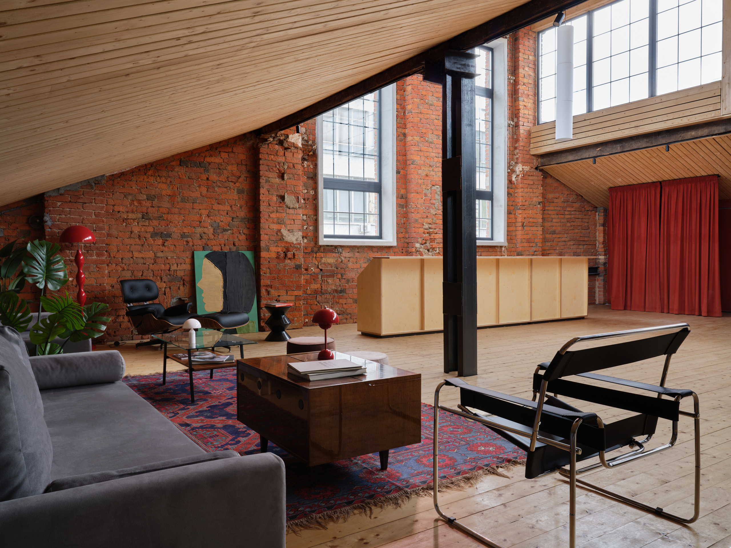 Фотография 8 площадки Двухуровневый лофт с высокими потолками и панорамными окнами