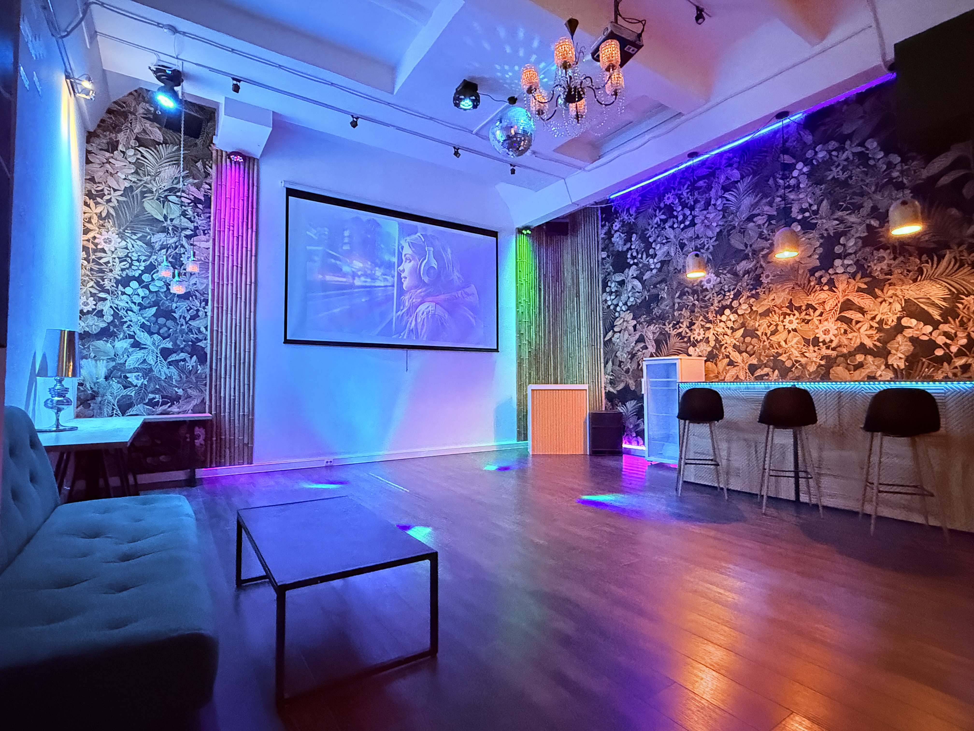 Фотография 1 площадки Лофт в центре Москвы с высоким потолком и зоной кухни