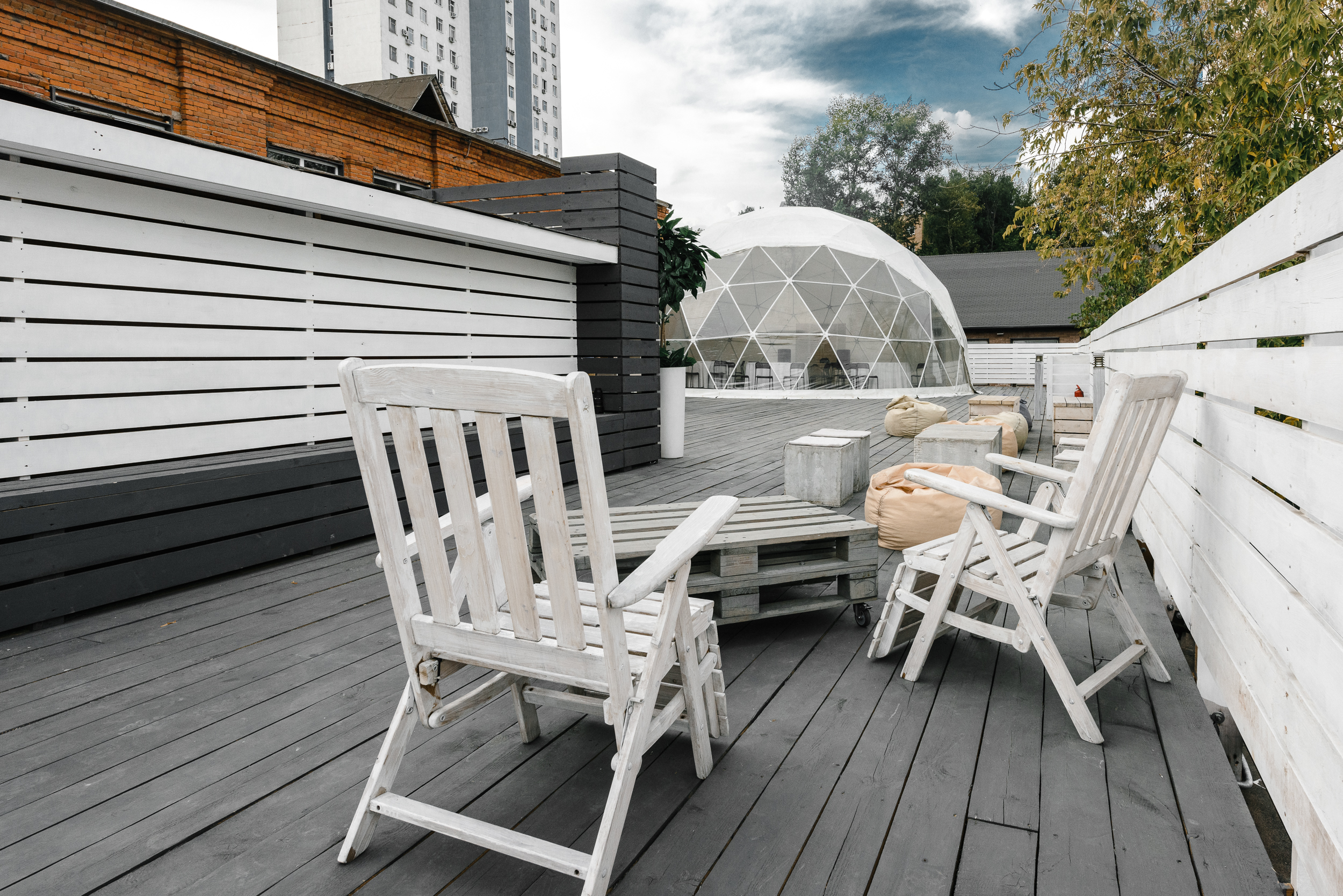 Фотография 6 площадки Приватная крыша-веранда со сферическим полупрозрачным шатром