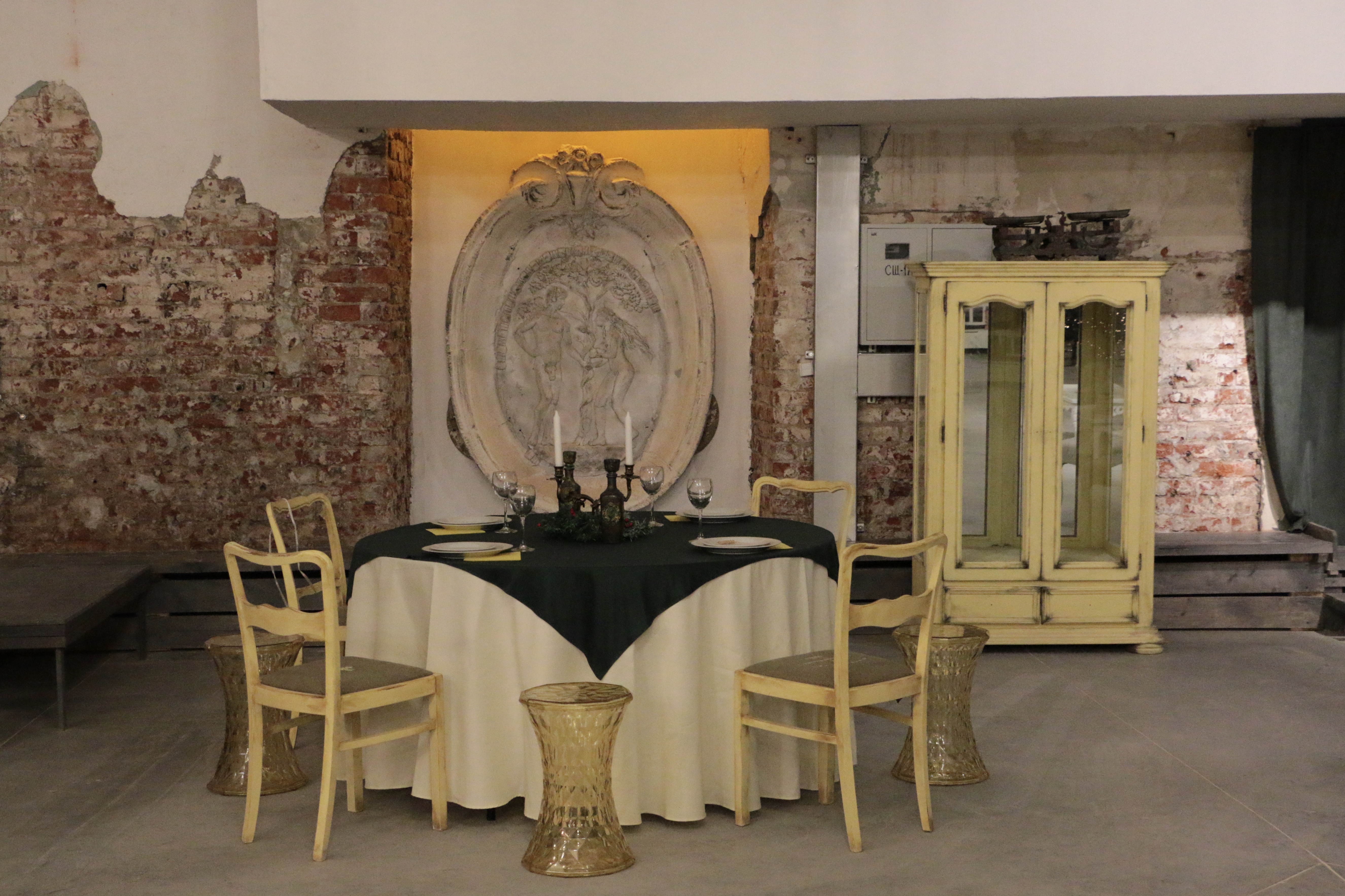 Фотография 3 площадки Лофт с хрустальными люстрами и роялем