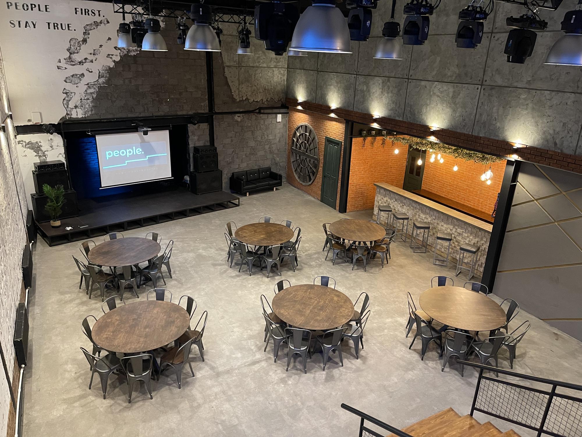 Фотография 4 площадки Двухуровневый лофт с панорамными окнами